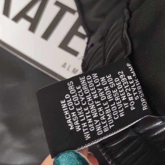 NWT Almost Famous Large Black Faux Leather Skater Cargo Pants - Picture 12 of 13